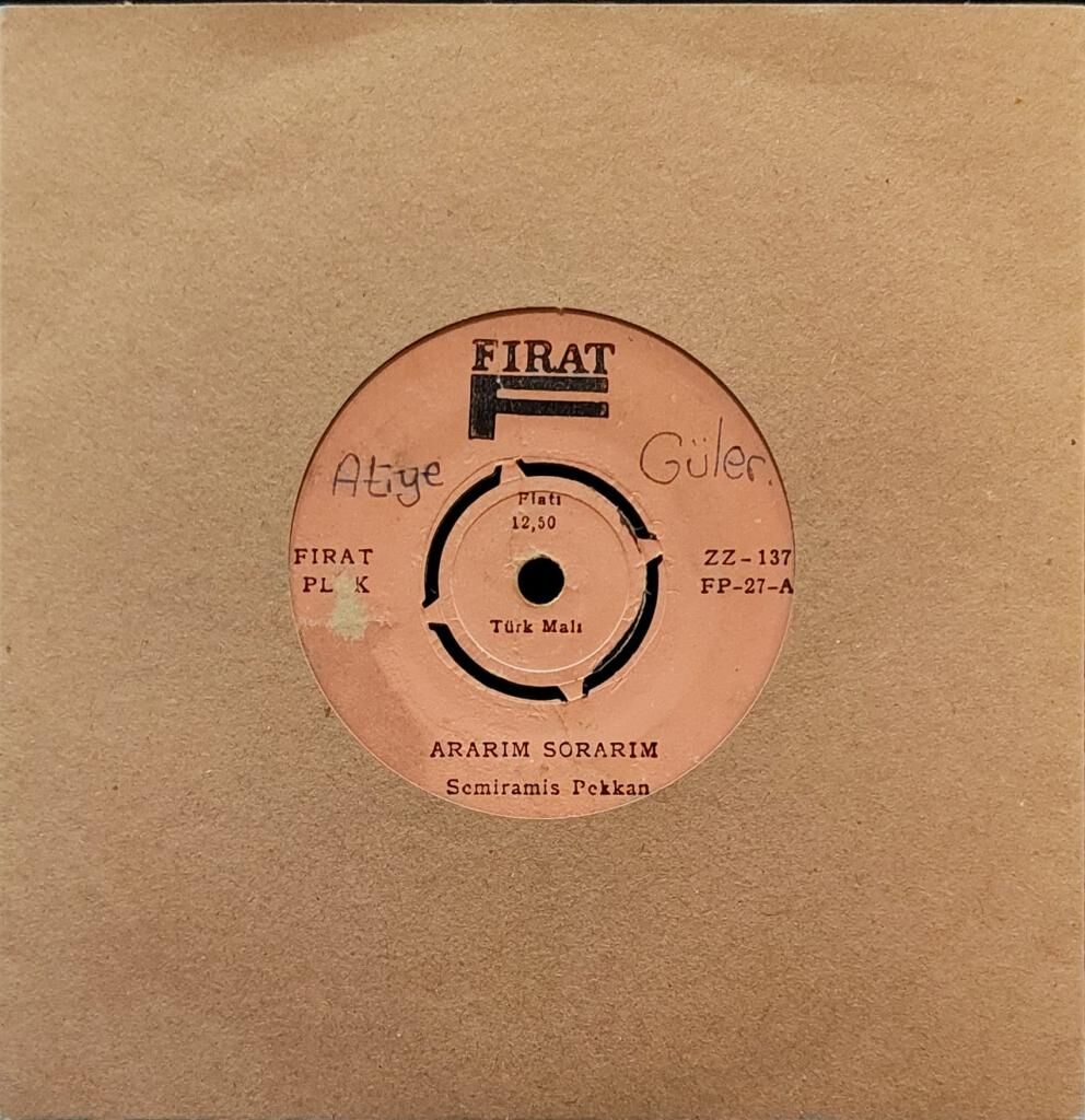 Semiramis Pekkan – Ararım Sorarım / Bir Gün Elime Düşersin 45'lik