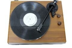 Crownwell Pikap Vegas DAHİLİ AMFİLİ AT3600 İĞNE ÜZERİNDE AMBALAJINDA SIFIR PİKAP AMBALAJINDA SIFIR