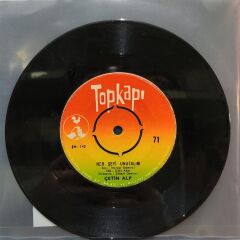 Çetin Alp – Her Şeyi Unutalım / Sen Bir Yana Dünya Bir Yana 45'lik