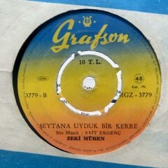 Zeki Müren – O Ağacın Altını / Şeytana Uyduk Bir Kerre 45LİK