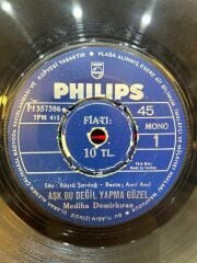 Mediha Demirkıran ‎– Aşk Bu Değil Yapma Güzel / Yalan Yıllar DÖNEM BASKI 45LİK