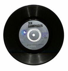 Şen Bahriyeliler ‎– Arka Kapım Açıktır / Üçün Biri 1970LER BASKI 45LİK