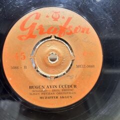 Muzaffer Akgün – Dile Benden Ne Dilersen / Bugün Ayın Üçüdür 45LİK