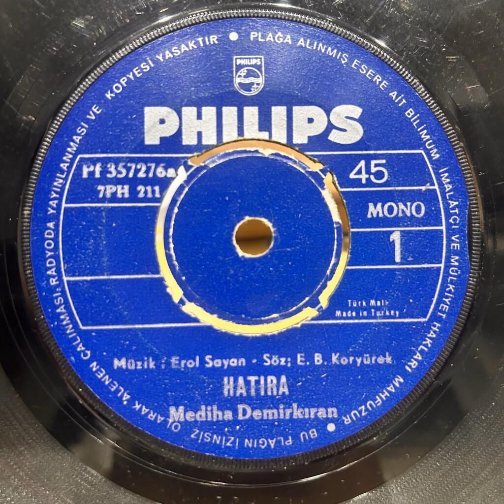 Mediha Demirkıran ‎– Hatıra / Yaşlı Gözlerimde Yaşıyor Hatıralar 45LİK