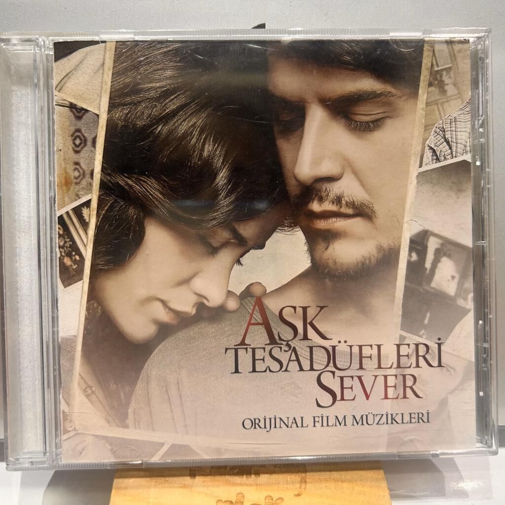 Dikkat PLAK DEĞİLDİR CD Müzik CD'sidir Aşk Tesadüfleri Sever - Orijinal Film Müzikleri CD