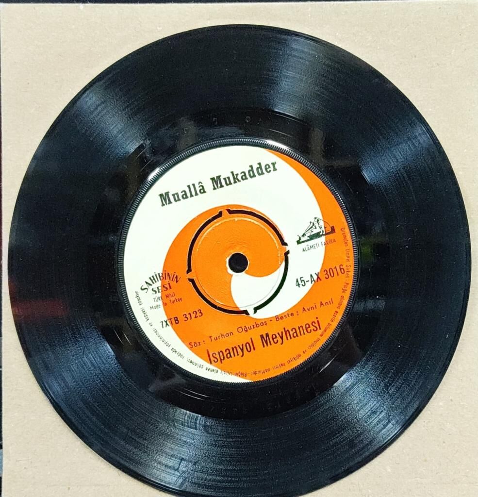 Muallâ Mukadder – İspanyol Meyhanesi /Bir Ateşim Yanarım 45'lik