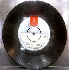 Mustafa Sağyaşar – Meğer Hayat Bir Masalmış / Nasıl Geçti Habersiz (O Güzelim Yıllarım) 45'lik