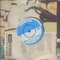 Mustafa Sağyaşar – Meğer Hayat Bir Masalmış / Nasıl Geçti Habersiz (O Güzelim Yıllarım) 45'lik