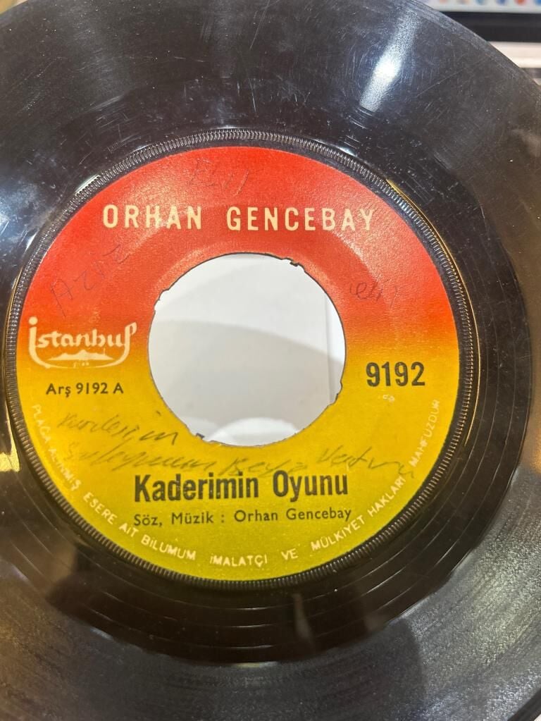 Orhan Gencebay – Kaderimin Oyunu / Efkar Bastı Gönlümü 1971 BASKI 45LİK
