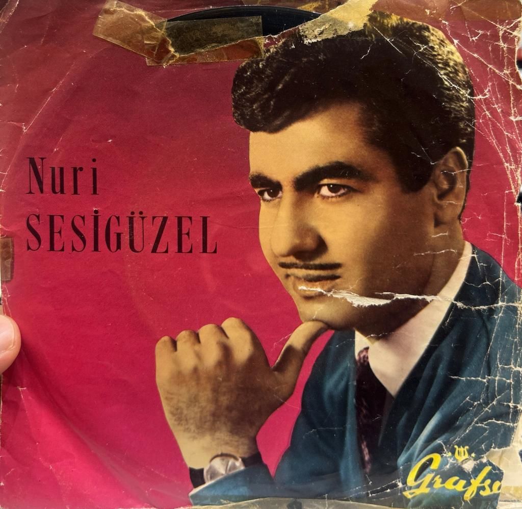 Nuri Sesigüzel – Bir Fincan Kahvenin 40 Yıl Hatırı Var / Damla Damla Aktı Yaşım DÖNEM BASKI 45LİK