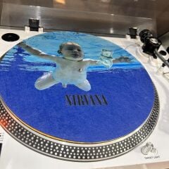 NIRVANA SMELLS LIKE TEEN SPRIT BASKILI PİKAP MATI PİKAP KEÇESİ