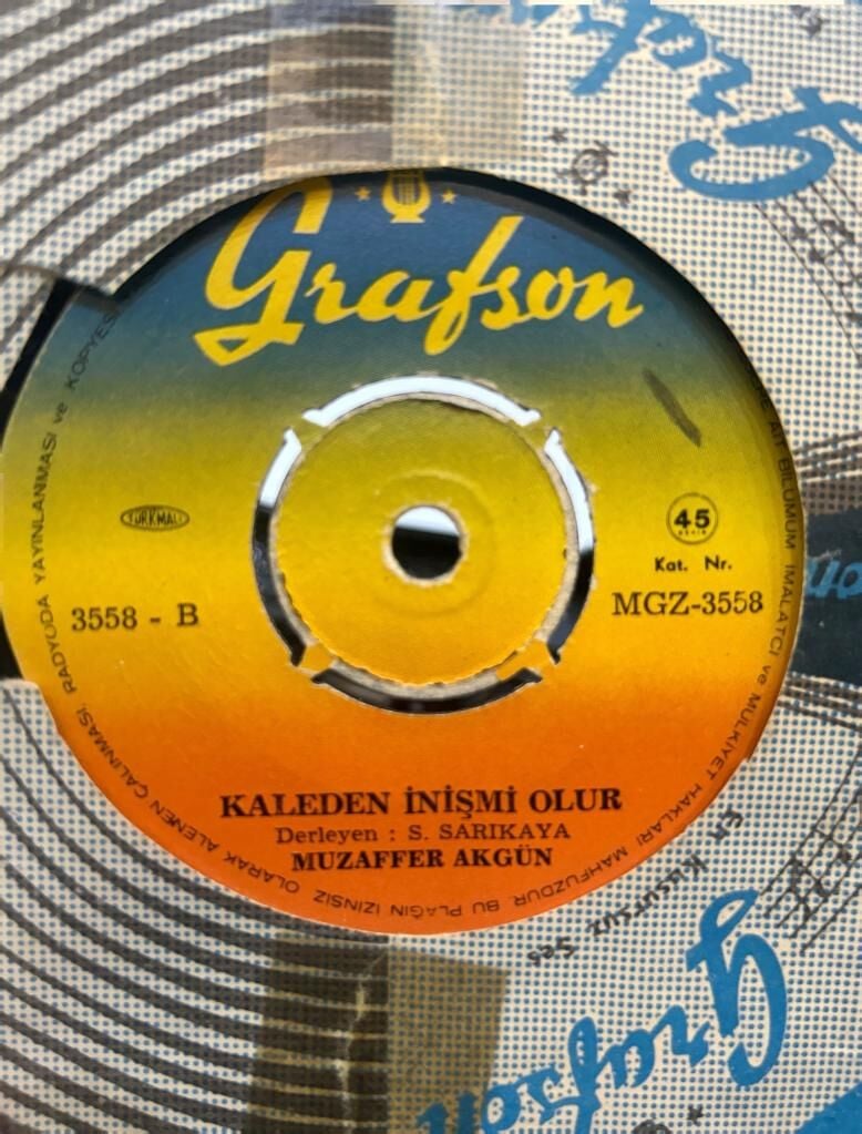 Muzaffer Akgün ÇOK SEVİYORUM  / Kaleden İniş mi olur 70ler baskı 45LİK