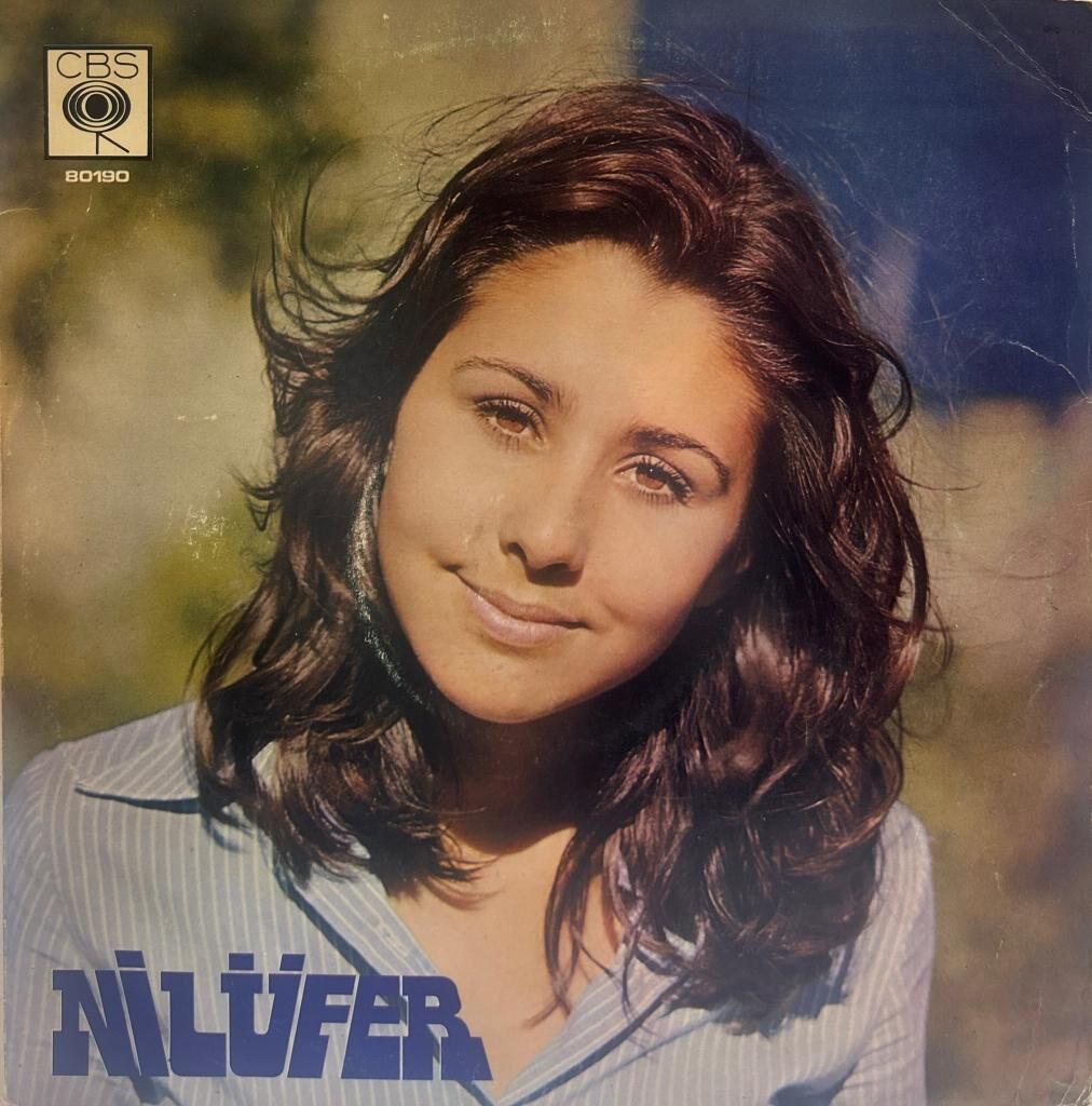 Nilüfer – Nilüfer '74 Göreceksin Kendini Başıma Gelenler Dünya Dönüyor Bu Albümde 1974 Baskı LP