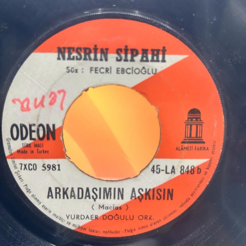 Nesrin Sipahi ‎– Bebek / Arkadaşımın Aşkısın 1968 BASKI 45LİK
