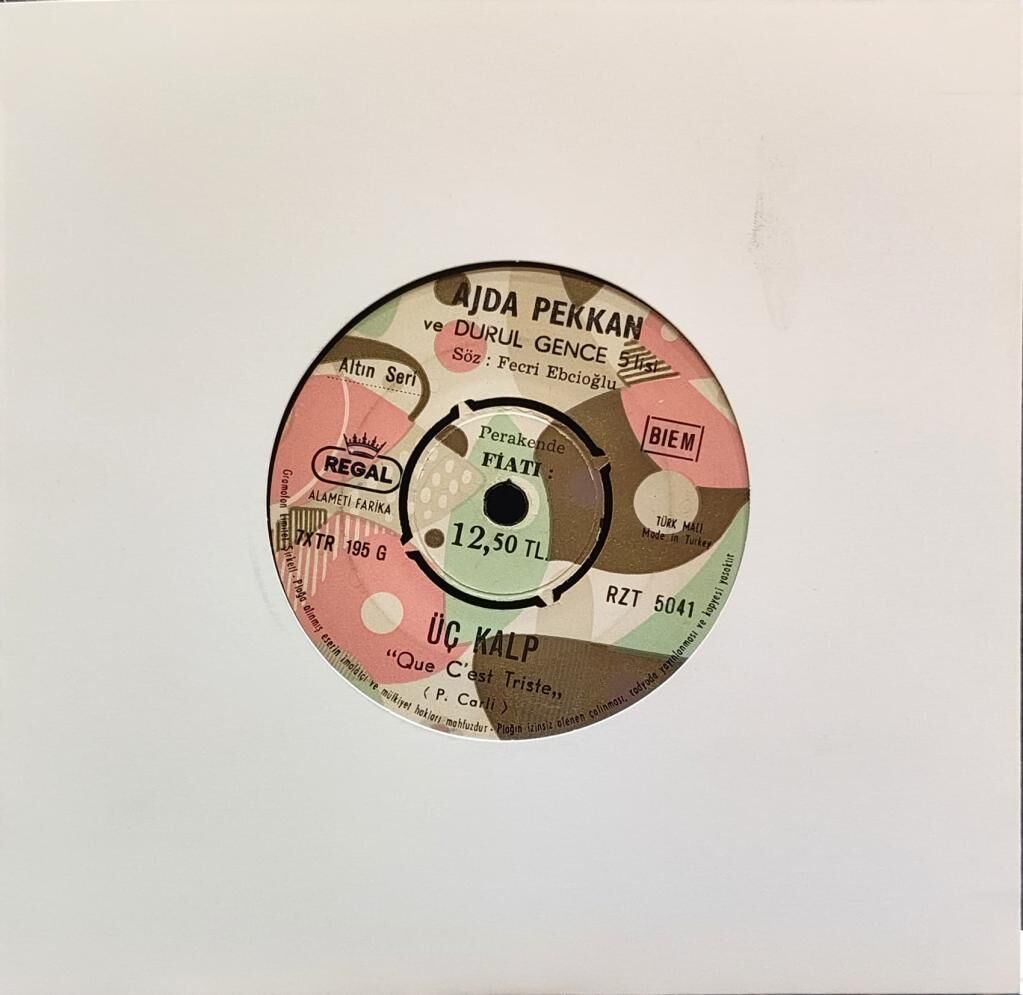 Ajda Pekkan – Dünya Dönüyor / Üç Kalp 45'lik