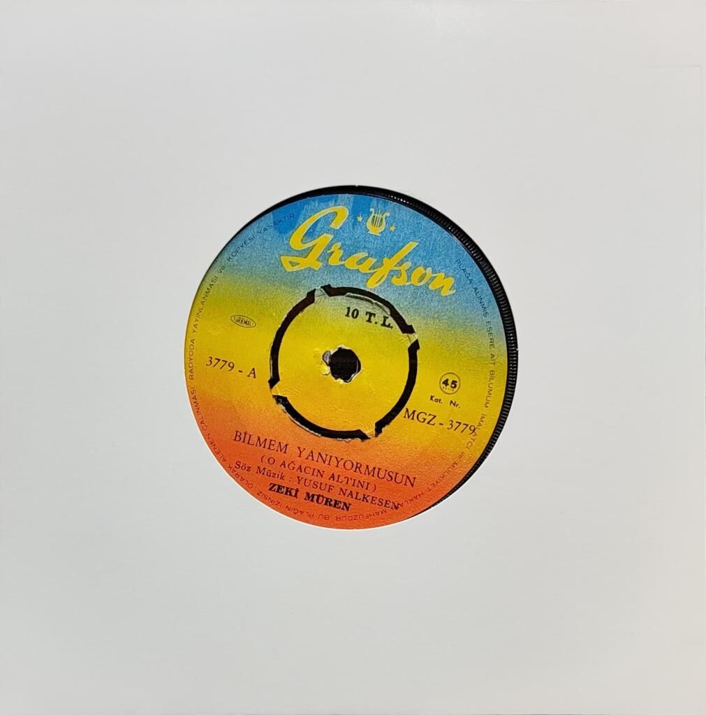 Zeki Müren – Bilmem Yanıyormusun ( O Ağacın Altını) / Şeytana Uyduk Bir Kerre 45'lik