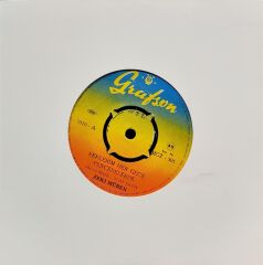 Zeki Müren – Beklerim Her Gece Pencerelerde / Yalnız Benim Ol 45'lik