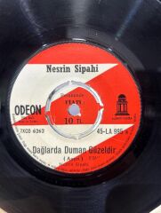 Nesrin Sipahi ‎– Dağlarda Duman Güzeldir / Yalan 1969 BASKI 45LİK