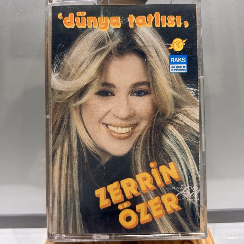 KASET Zerrin Özer – Dünya Tatlısı KASET