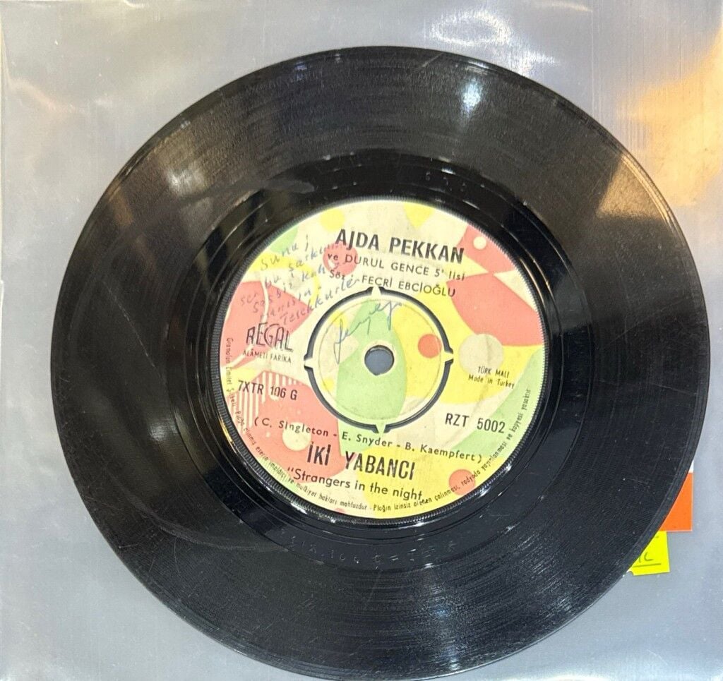 Ajda Pekkan – Bang, Bang / İki Yabancı 45'lik