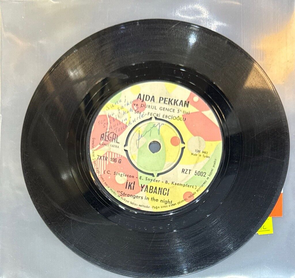 Ajda Pekkan – Bang, Bang / İki Yabancı 45'lik