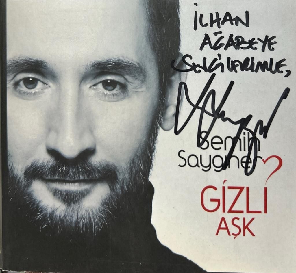 DİKKAT DİKKAT CD CD Semih Saygıner – Gizli Aşk ISLAK İMZALI 2011 BASKI MÜZİK CD