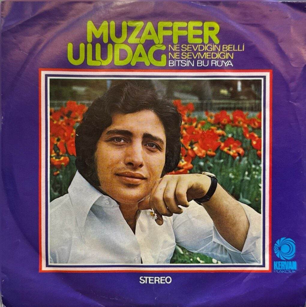 Muzaffer Uludağ – Ne Sevdiğin Belli Ne Sevmediğin / Bitsin Bu Rüya 45'lik