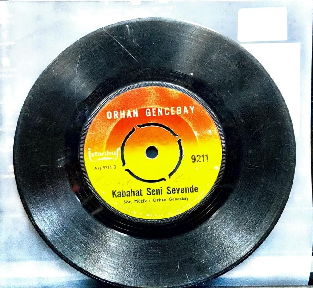 Orhan Gencebay – Ben Sevdimde Ne Oldu / Kabahat Seni Sevende 45'lik