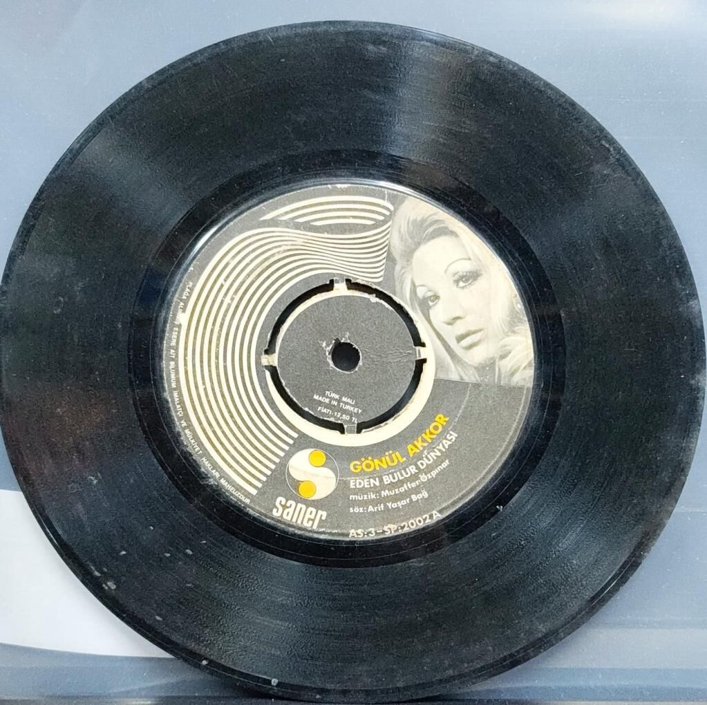 Gönül Akkor – Eden Bulur Dünyası / Bir Sokak Çeşmesi 45'lik