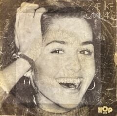 Melike Demirağ – Ninni / Ağlamak Ayıp Değil 45'lik